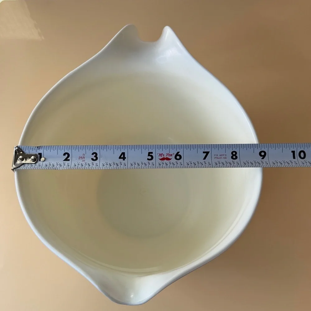 Elegant White Cake Mixer Container